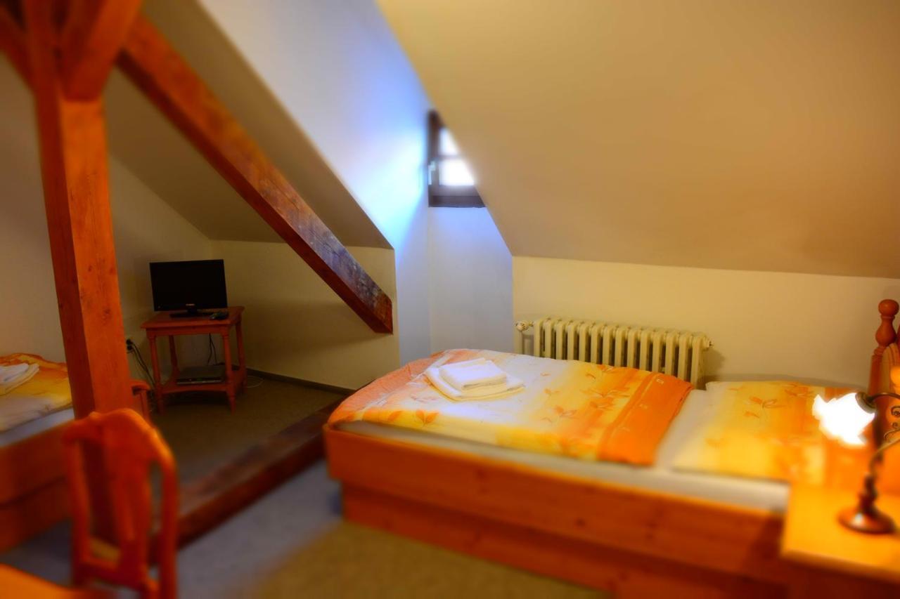 Hotel Ruze Рожмберк-над-Влтавой Экстерьер фото